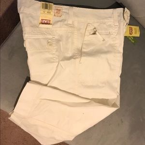 Levi’s Size 10 Light Cream Cargo Shorts